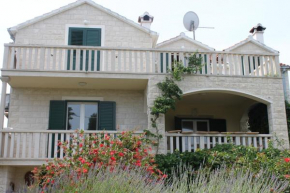 Гостиница Oasis Apartments  Сутиван